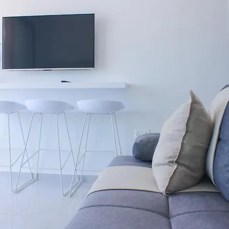 Phaedrus Living: Marina Sea View Flat 214 Gold * 파포스